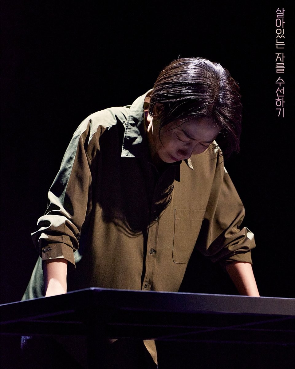연극 <살아있는 자를 수선하기>의 한 장면, 국립정동극장, 2026,     ©프로젝트그룹일다
