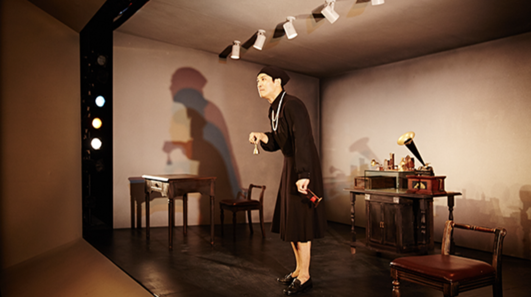 I Am My Own Wife — Production still from the 2013 run ©Doosan Art Center