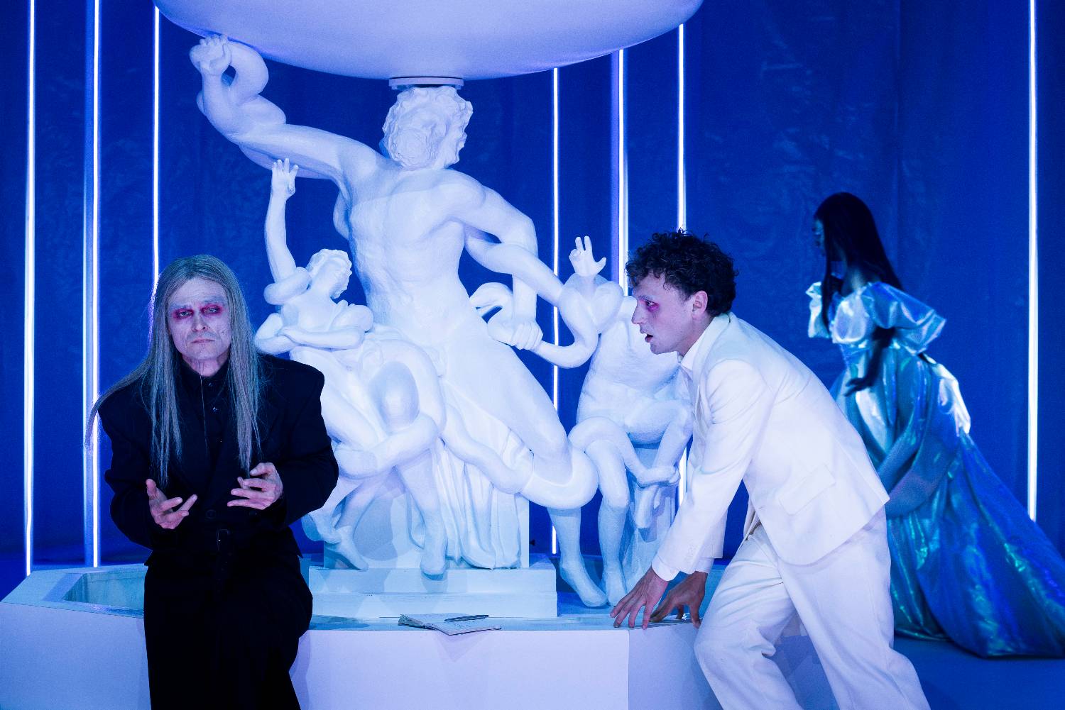 A scene from Schauspielhaus Bochum's production of Die Räuber ©Jörg Brüggemann